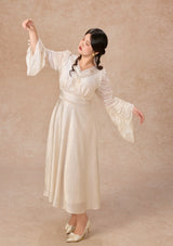 カーブ&プラス ピュアホワイト アセテートVネックドレス