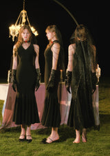 「深紅の誘惑」ドレス