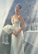 「聖なる告白」コルセットドレス