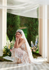 「雨の中の賛美」コルセットドレス