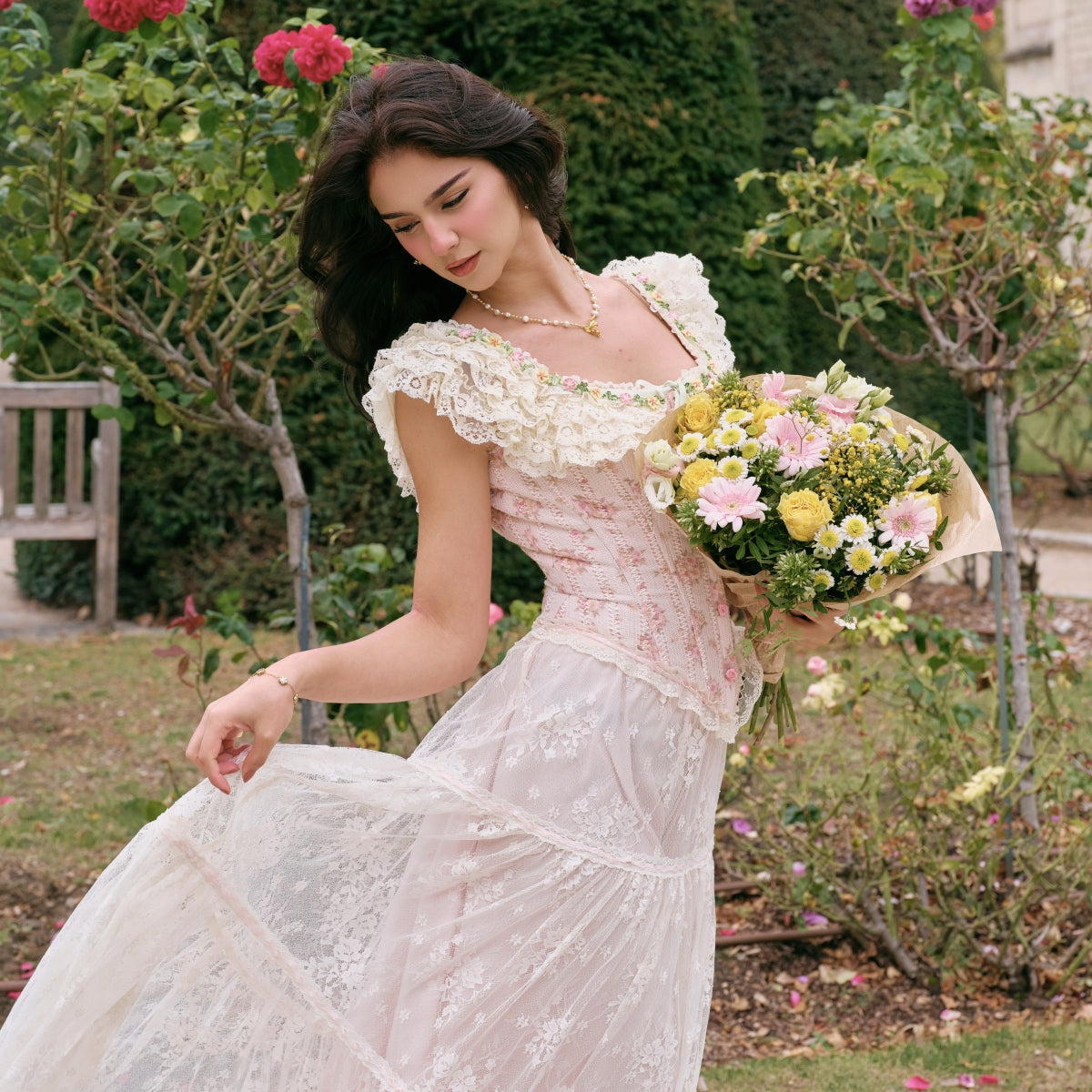 個人デザイナーのお洋服ブランド｜女性用コルセット｜LaceMade