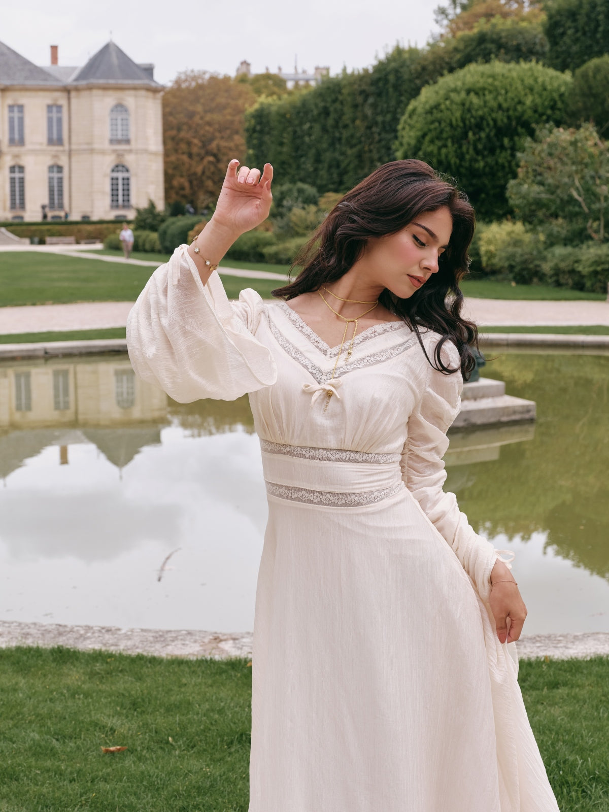 ピュアホワイト アセテートVネックドレス